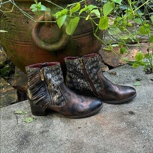 Spring Step Fringe Boots